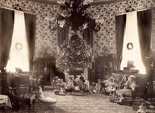 Illustration for article titled The Very American History of Christmas Lights